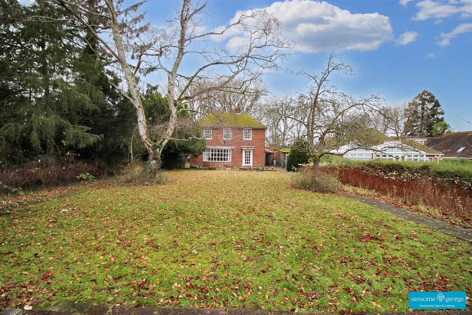 3 bed property in Halls Road, Reading